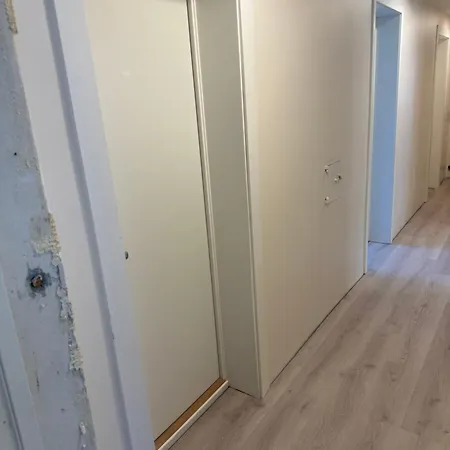 Bedroom With Shared Shower Leilighet Ålesund